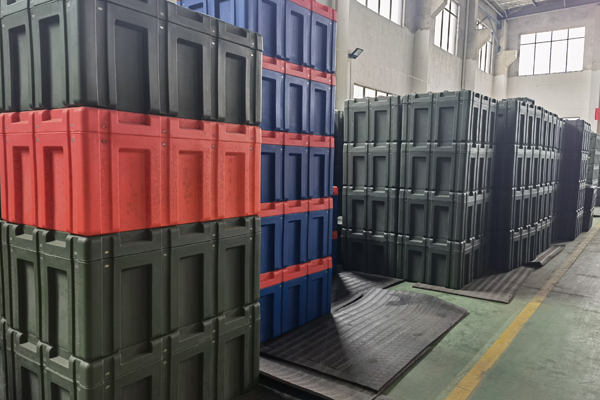 滾塑工廠倉庫圖片